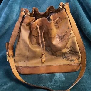 Vintage Alviero Martini bucket bag